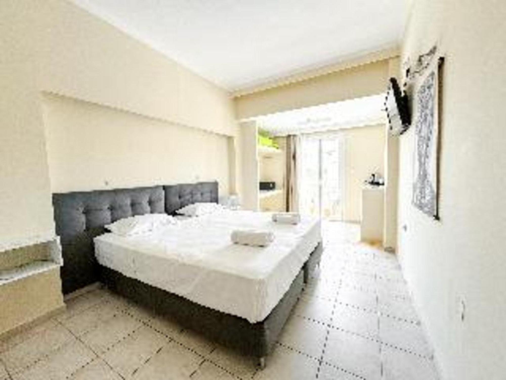 Kavos Plaza Hotel Exterior foto